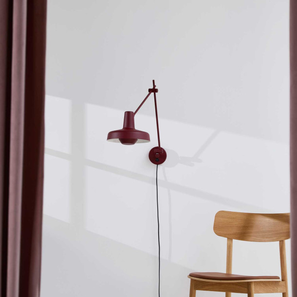Arigato red wall light by Grupa Lampefeber