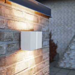 Ask IP65 vit V&auml;gglampa