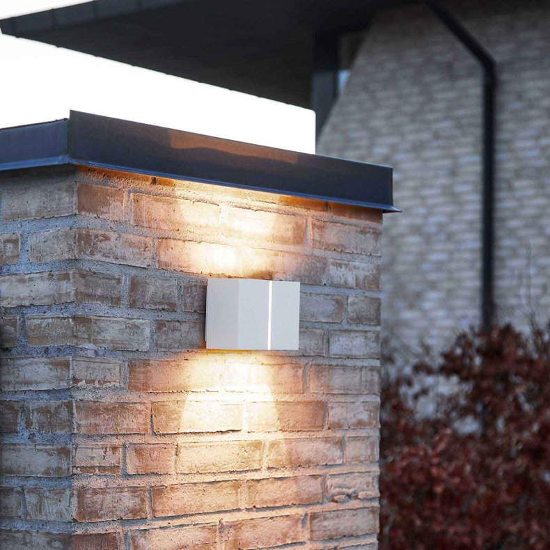 Ask IP65 vit V&auml;gglampa