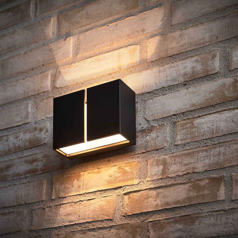 Ask IP65 svart V&auml;gglampa