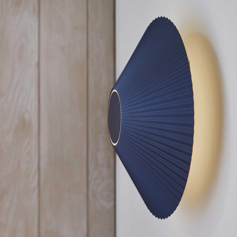 Ballerina W M�rkebl� V�glampe