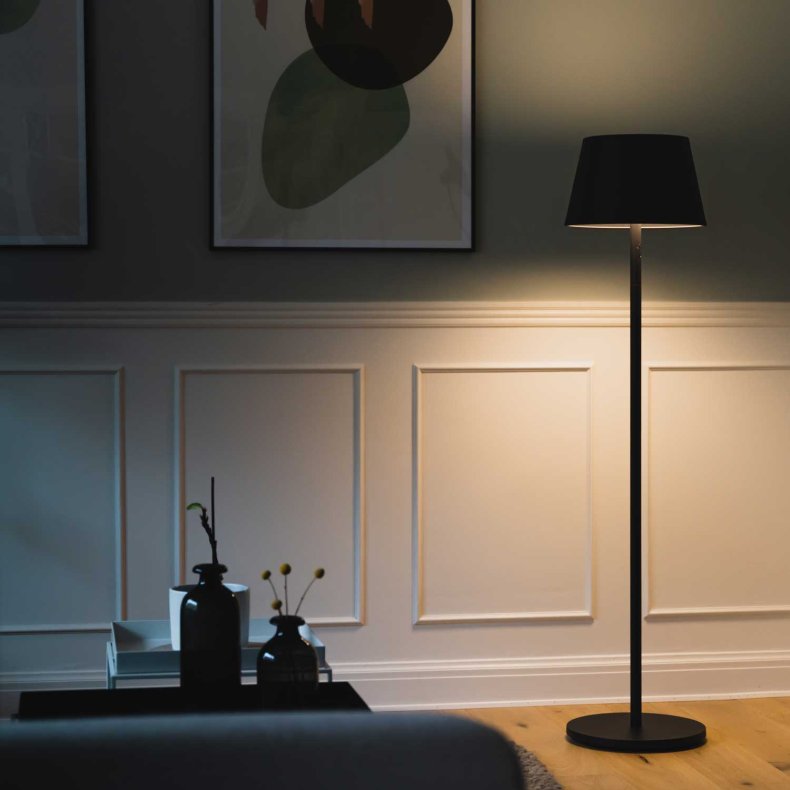 Modi Svart Golvlampa