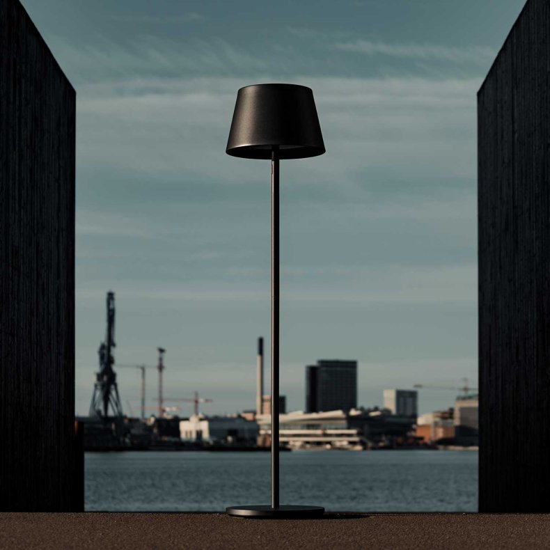 Modi Svart Golvlampa