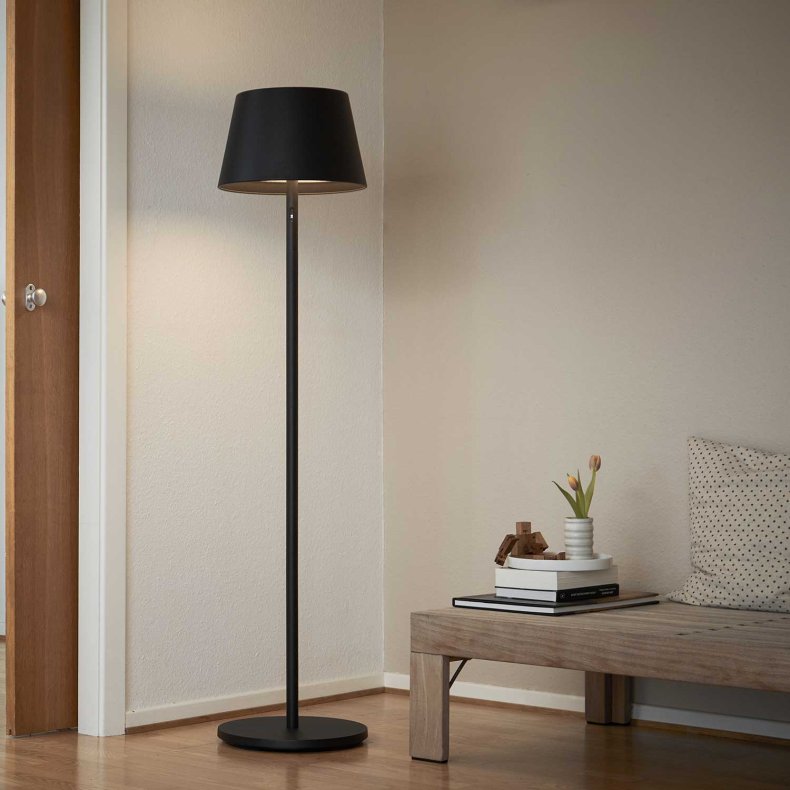 Modi Svart Golvlampa