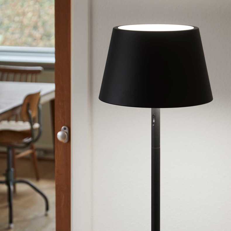 Modi Svart Golvlampa