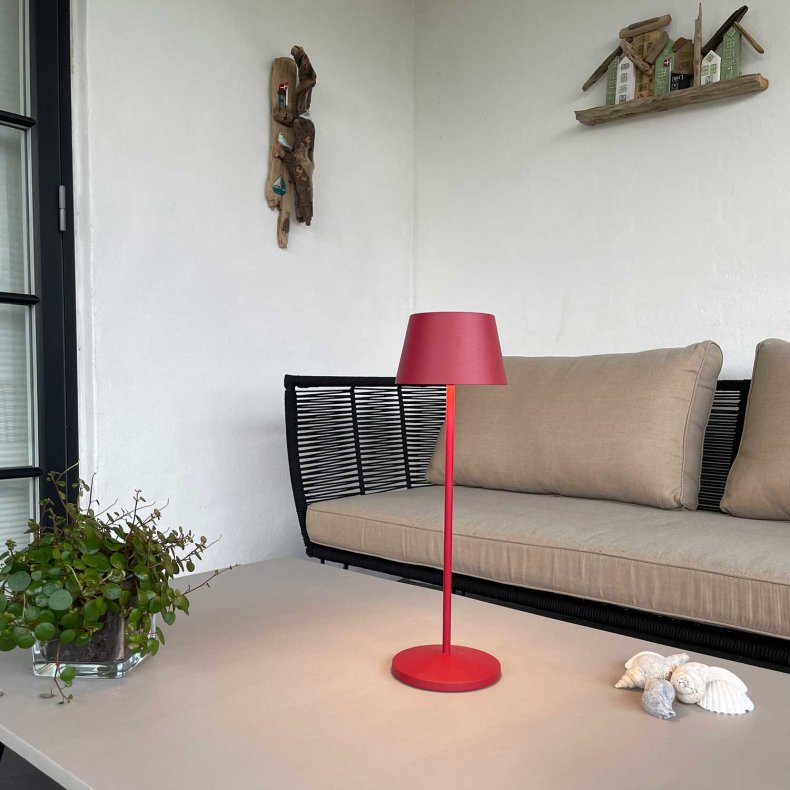 Modi Rubinr&ouml;d Bordslampa