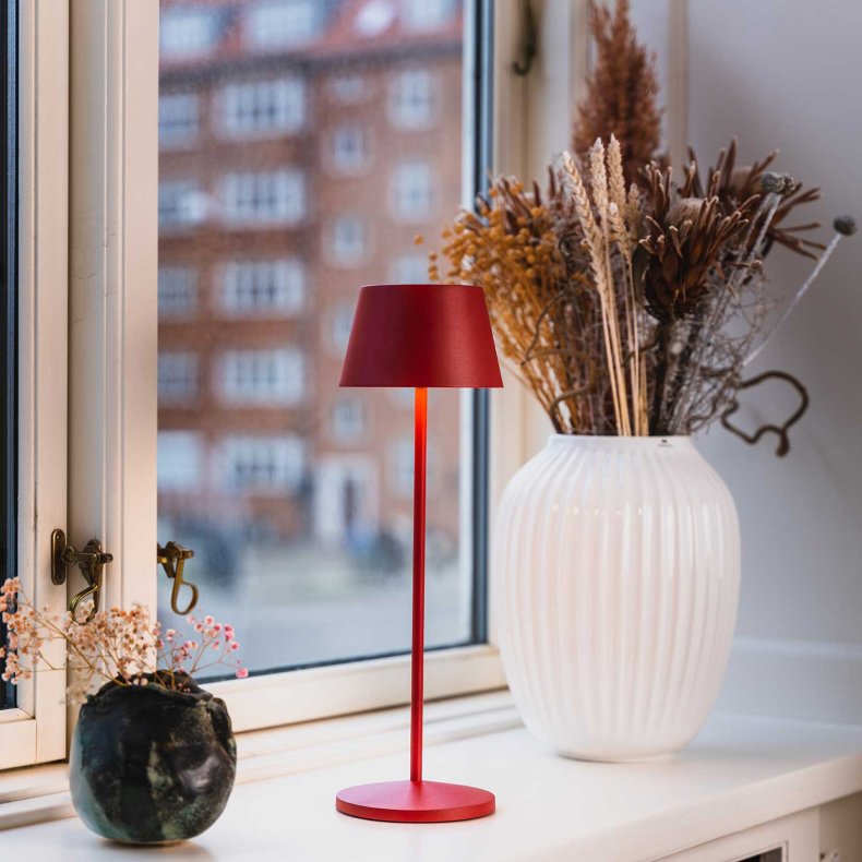 Modi Rubinr&ouml;d Bordslampa