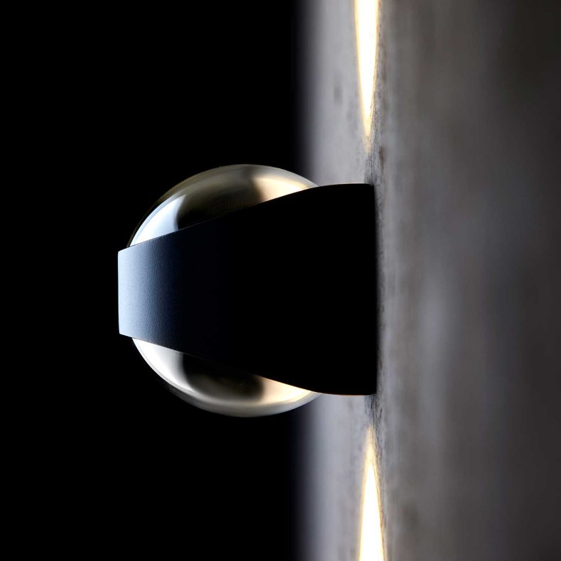 Saga Svart IP65 V&auml;gglampa