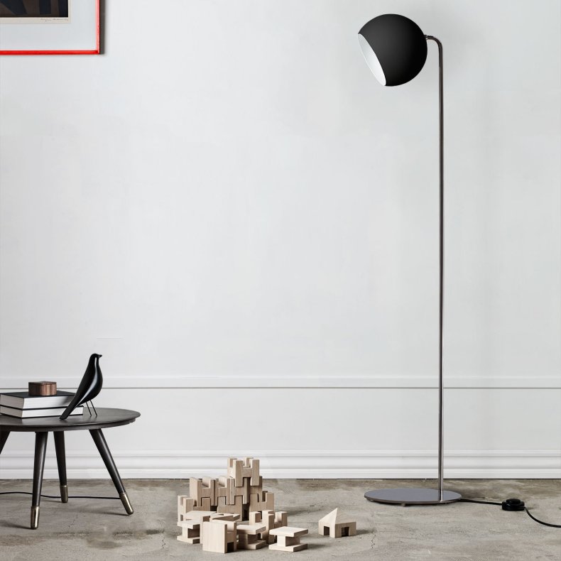 Tilt Globe gr Gulvlampe